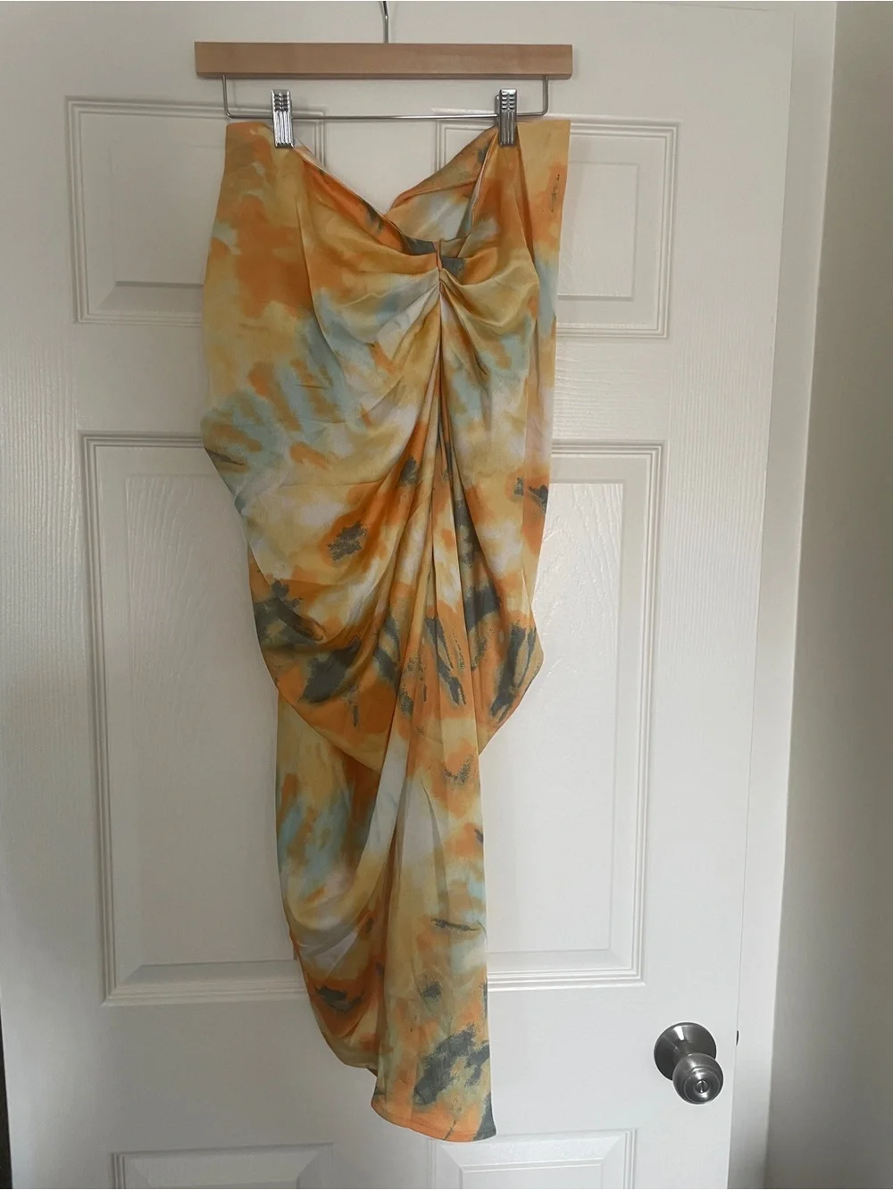 🧡 PrettyLittleThing Plus Size Orange Tie-Dye Ruched Side Midi Skirt 🧡 - Picture 6 of 8